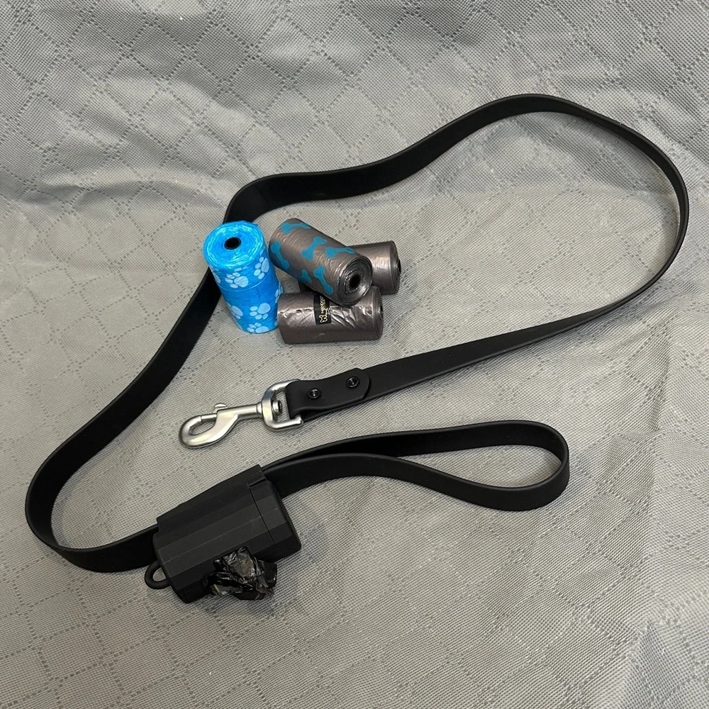 Black Dog Leash with Waste Bag Holder & 5 rolls of waste removal bags NWOT